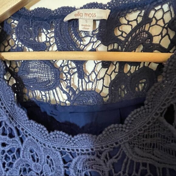 4 for $20 Ella Moss navy lace lined shirt size small - Picture 2 of 7